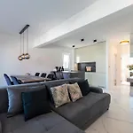 Апартаменти Sea Breeze Задар